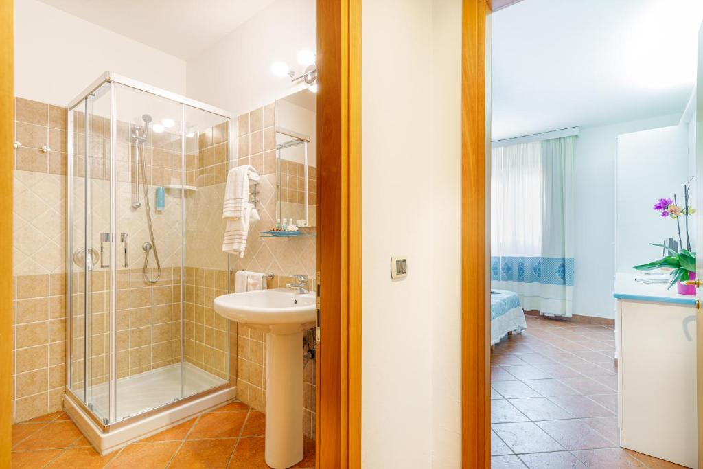 Koupelna v ubytování LH Hotel La Funtana