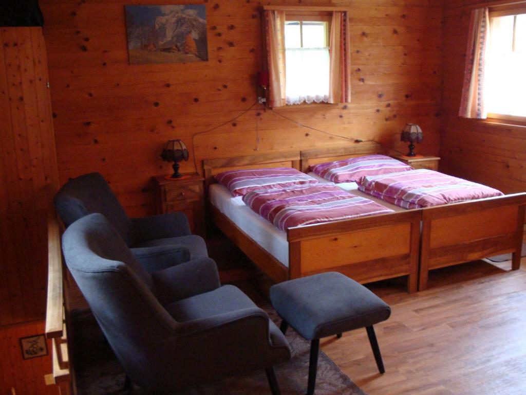 Postel nebo postele na pokoji v ubytování Chalet in Bister near Aletsch Arena