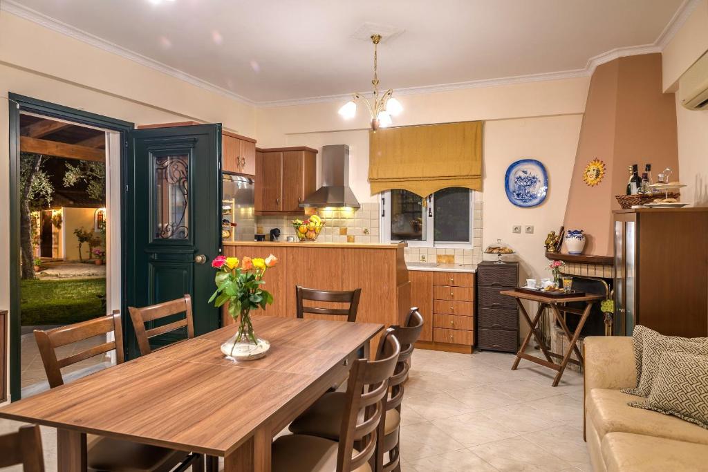 Kuchyň nebo kuchyňský kout v ubytování Villa Kardaris