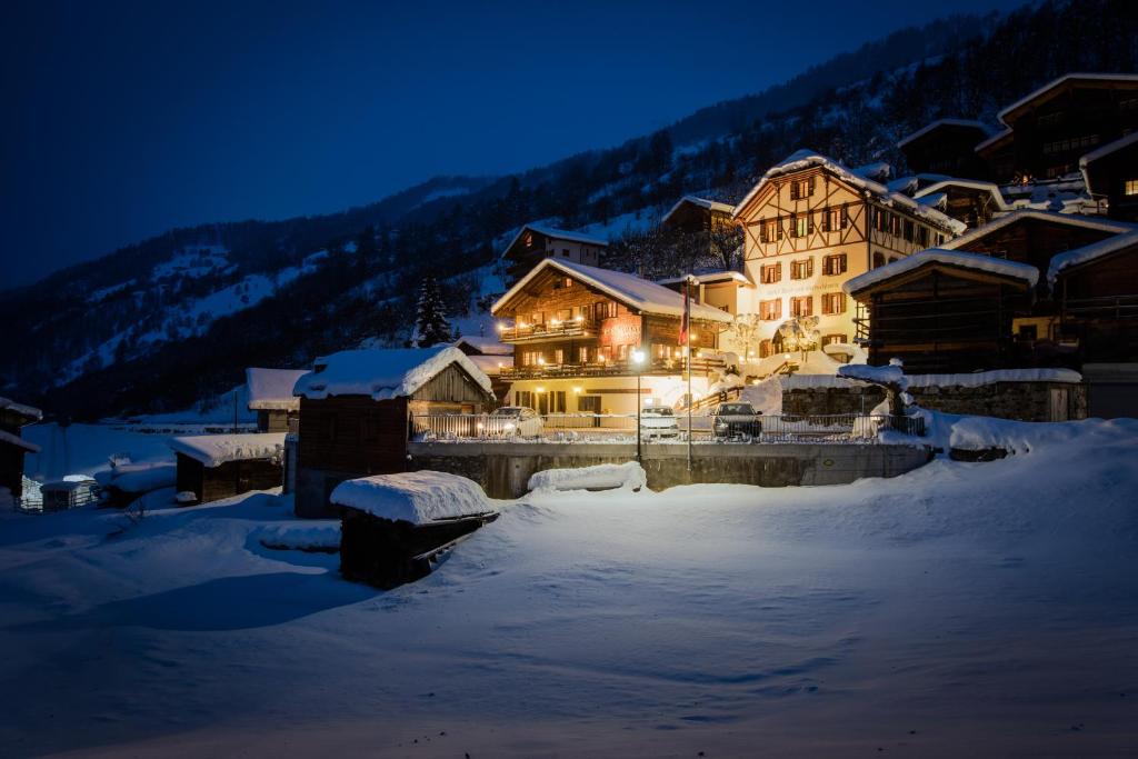 Hotel Nest- und Bietschhorn v zimě