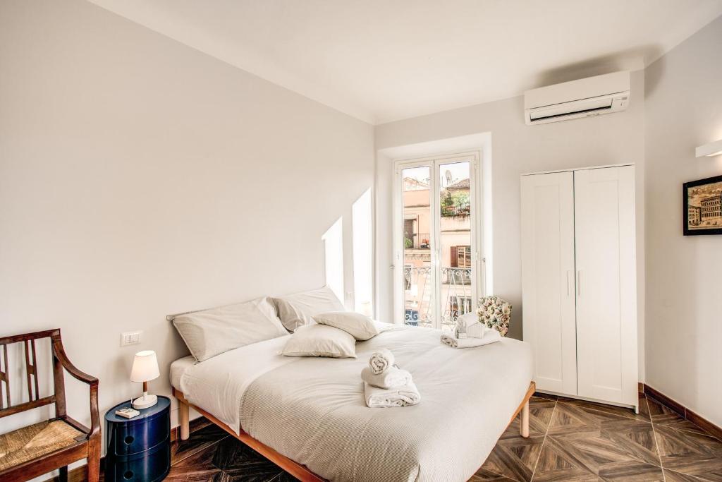 Posteľ alebo postele v izbe v ubytovaní Cavour Attic with terrace