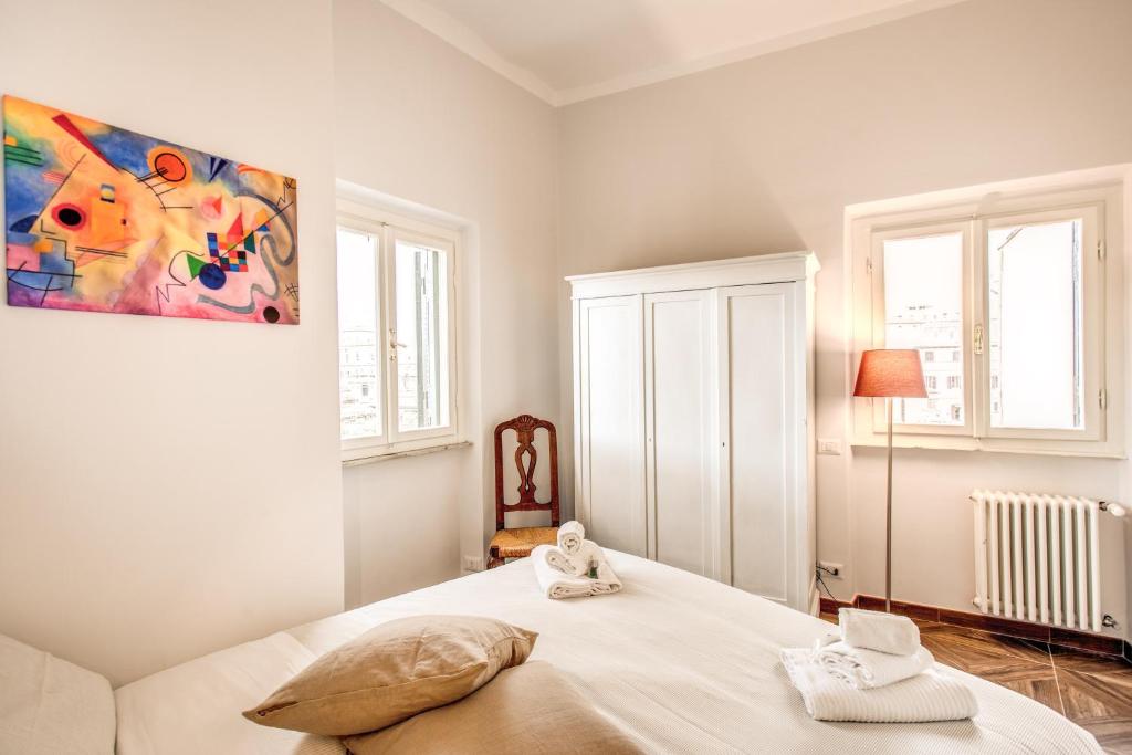 Posteľ alebo postele v izbe v ubytovaní Cavour Attic with terrace