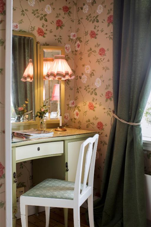 Strandflickornas Havshotell Lysekil - Small Double Room - 140cm Bed