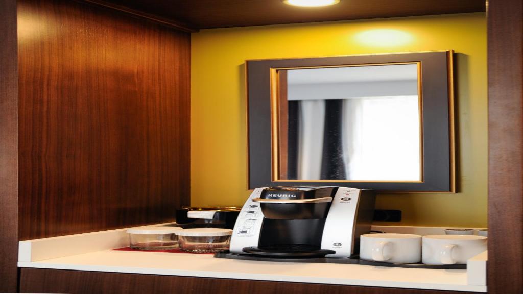 Hotel Indigo - Kansas City Downtown, an IHG Hotel - King Room - Entendre Accessible