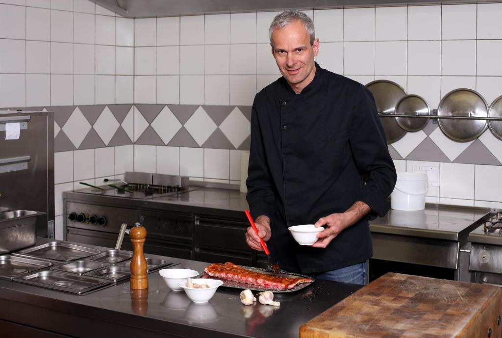 Kuchyň nebo kuchyňský kout v ubytování Dorfgasthof Hotel Staberhof