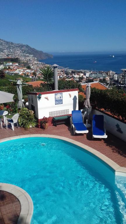 Bazén v ubytování Apartments Vista Oceano nebo v jeho okolí
