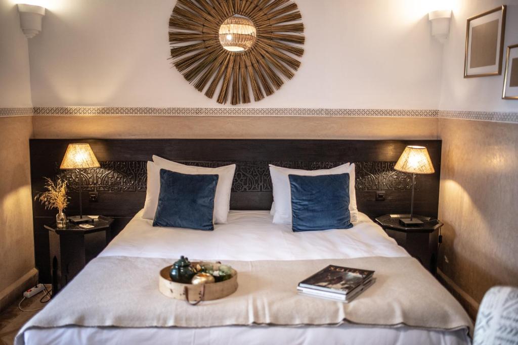 Ein Bett oder Betten in einem Zimmer der Unterkunft Riad Palais Calipau