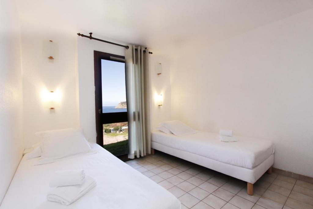 Postel nebo postele na pokoji v ubytování Village de vacances Paese di Lava, Grand Ajaccio
