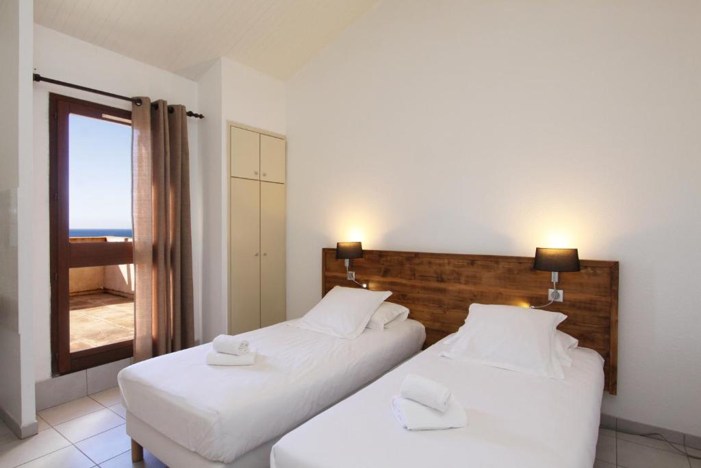 Postel nebo postele na pokoji v ubytování Village de vacances Paese di Lava, Grand Ajaccio