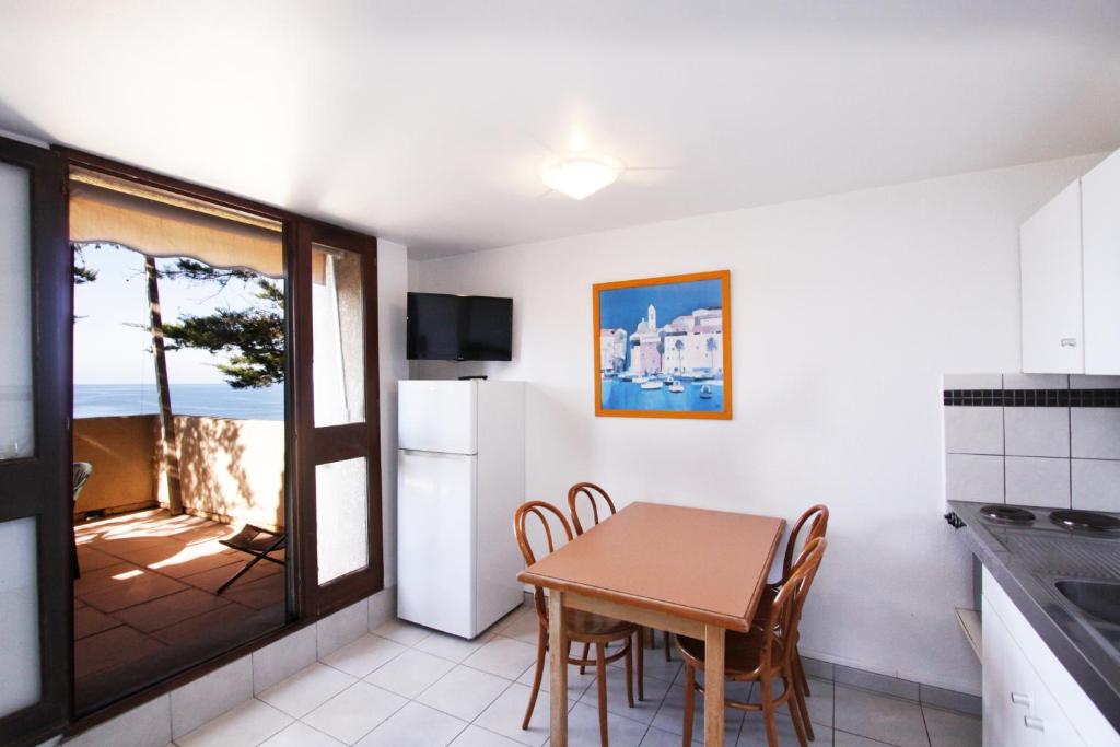 Kuchyň nebo kuchyňský kout v ubytování Village de vacances Paese di Lava, Grand Ajaccio