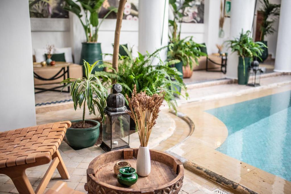 Der Swimmingpool an oder in der Nähe von Riad Palais Calipau