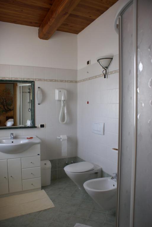 Koupelna v ubytování Agriturismo La Cascina