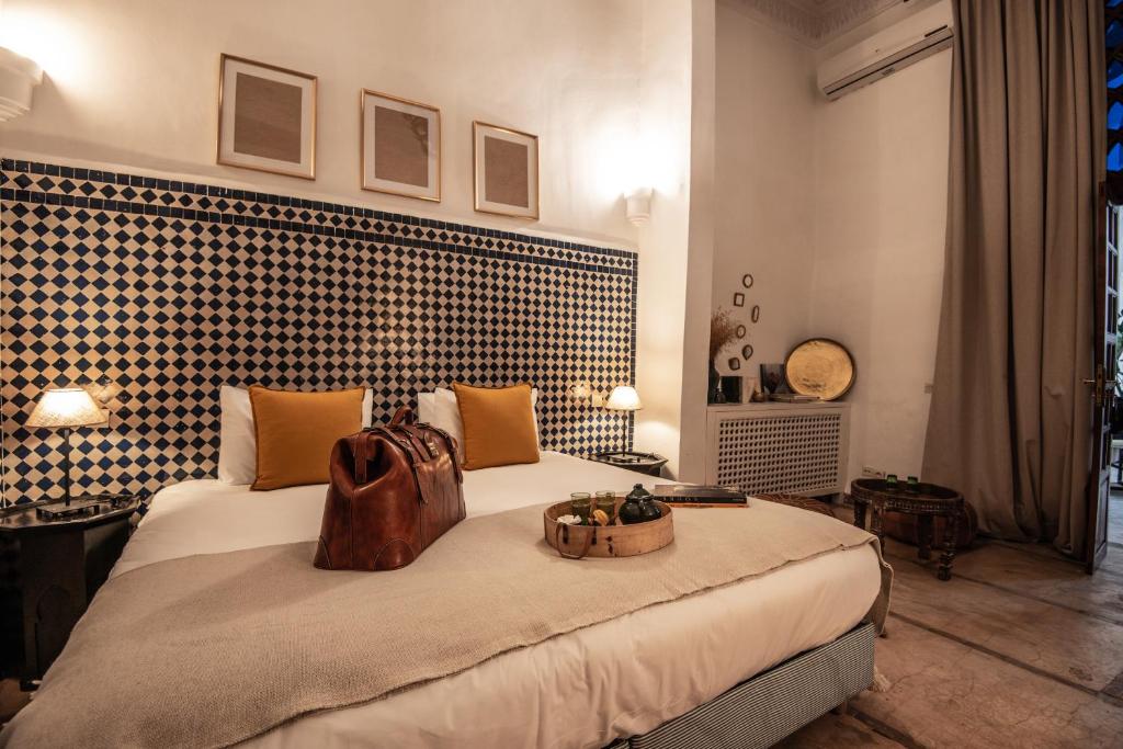 Ein Bett oder Betten in einem Zimmer der Unterkunft Riad Palais Calipau