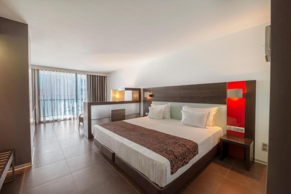 
Classic Suite with City View (1 Adult)
