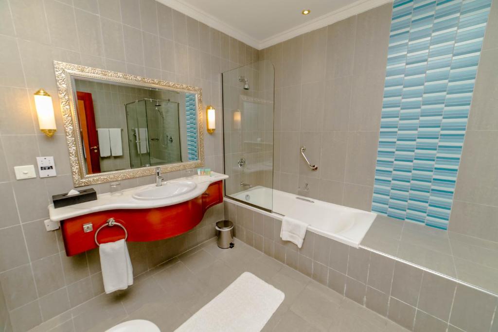 Koupelna v ubytování Grand Excelsior Hotel Al Barsha