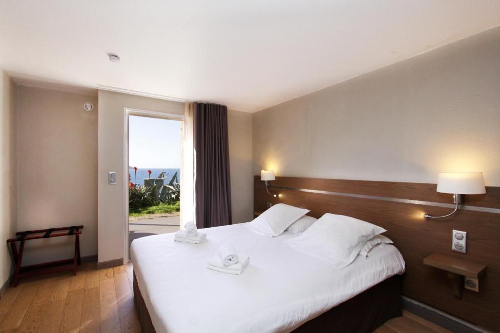 Postel nebo postele na pokoji v ubytování Village de vacances Paese di Lava, Grand Ajaccio