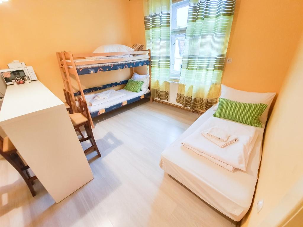 Łóżko lub łóżka w pokoju w obiekcie KK Apartments