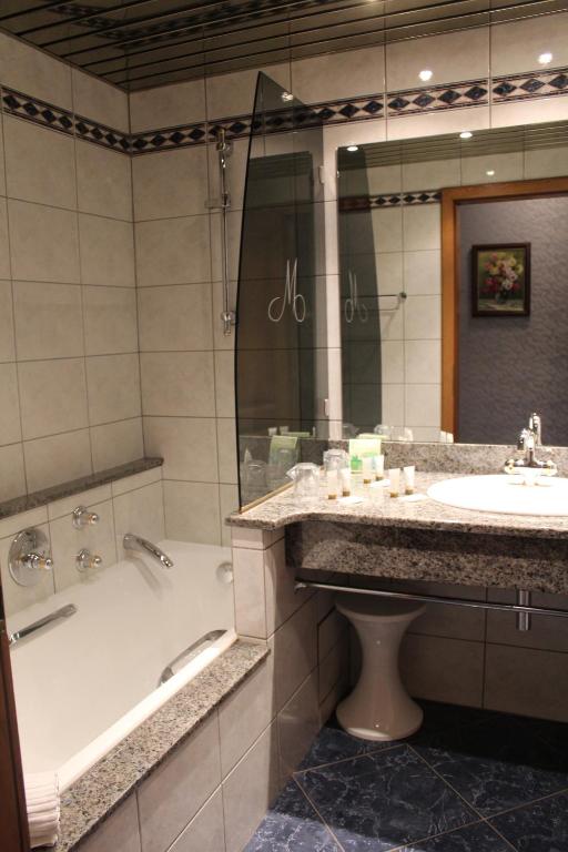 Koupelna v ubytování Hotel Le Mandelberg