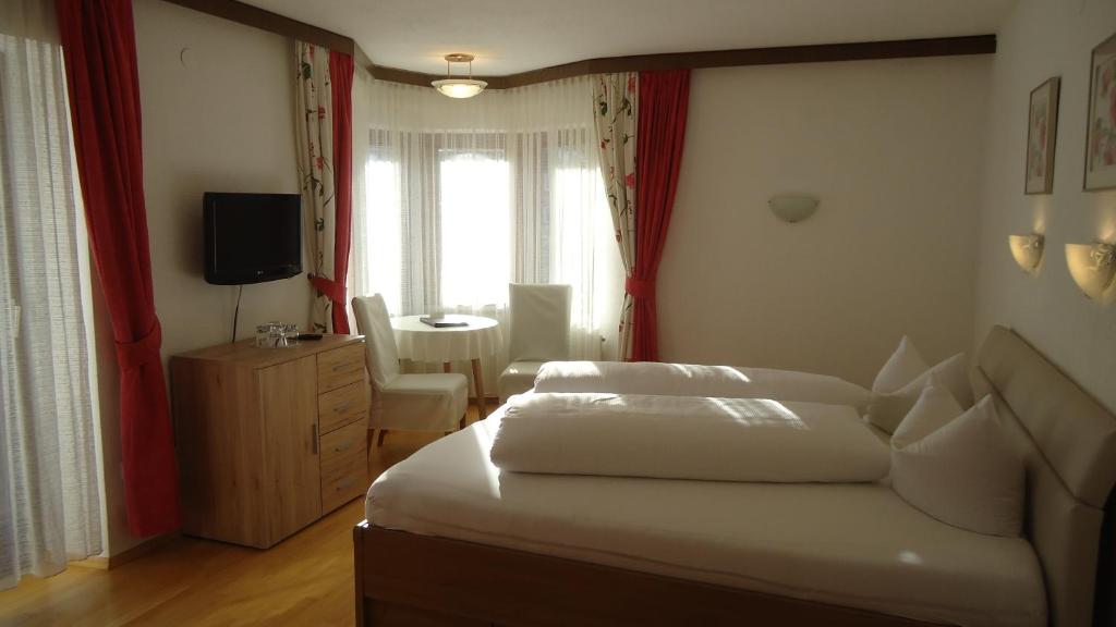 Posteľ alebo postele v izbe v ubytovaní Landhaus Klausnerhof Hotel Garni