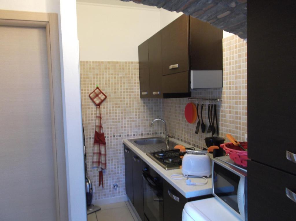 Een keuken of kitchenette bij Villa Oliveto apartments