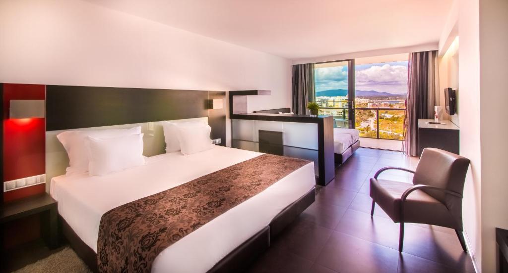 
Classic Family Suite with City View
