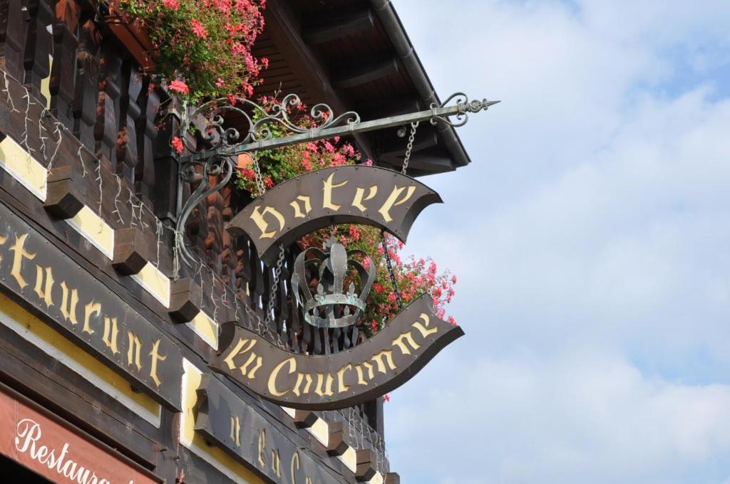 a sign on the side of a building with a skull at Hôtel-Restaurant A La Couronne in Kilstett