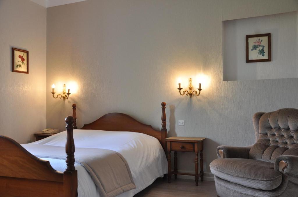 Postel nebo postele na pokoji v ubytování Hôtel-Restaurant A La Couronne