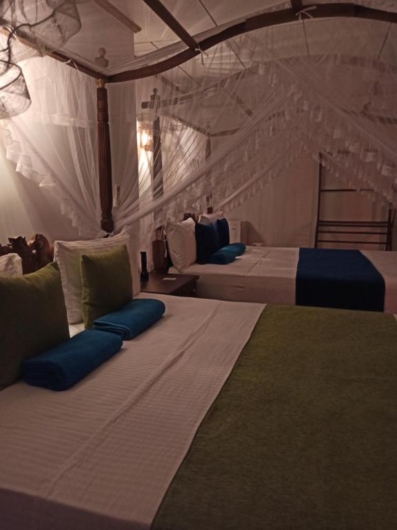 Letto o letti in una camera di Suriya Homestay Mirissa
