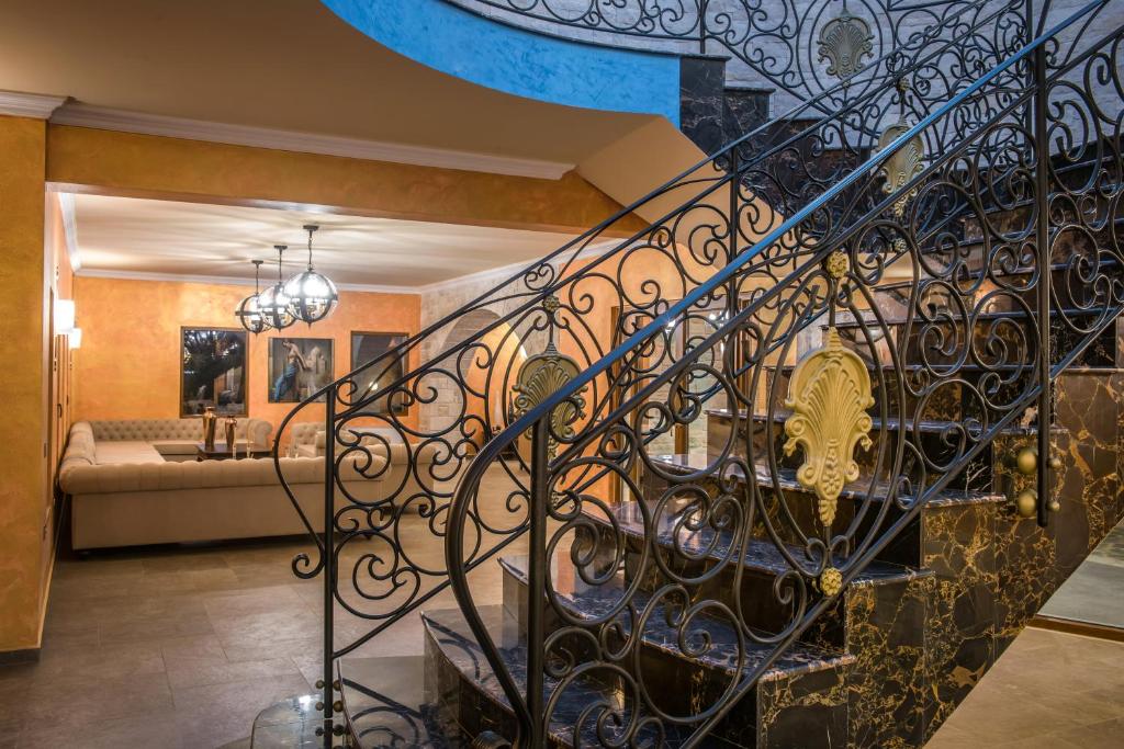 Łóżko lub łóżka w pokoju w obiekcie Villa Kastello Kalliste, Wine Dark Sea Villas