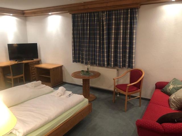 TV a/nebo společenská místnost v ubytování Alpenhotel Widderstein