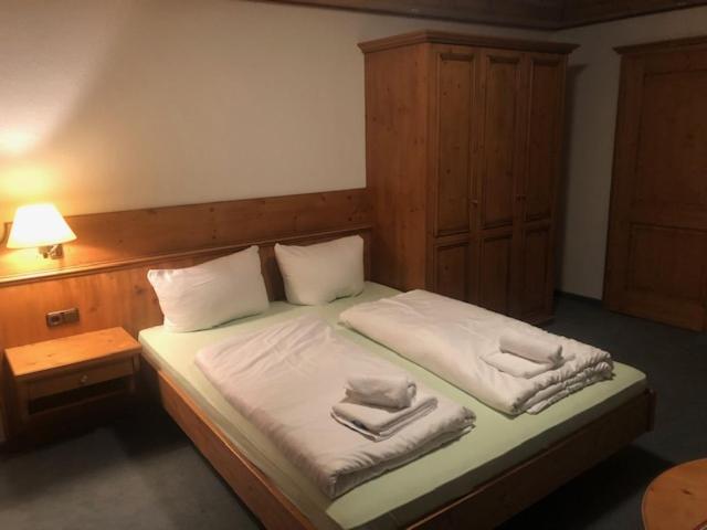 Postel nebo postele na pokoji v ubytování Alpenhotel Widderstein
