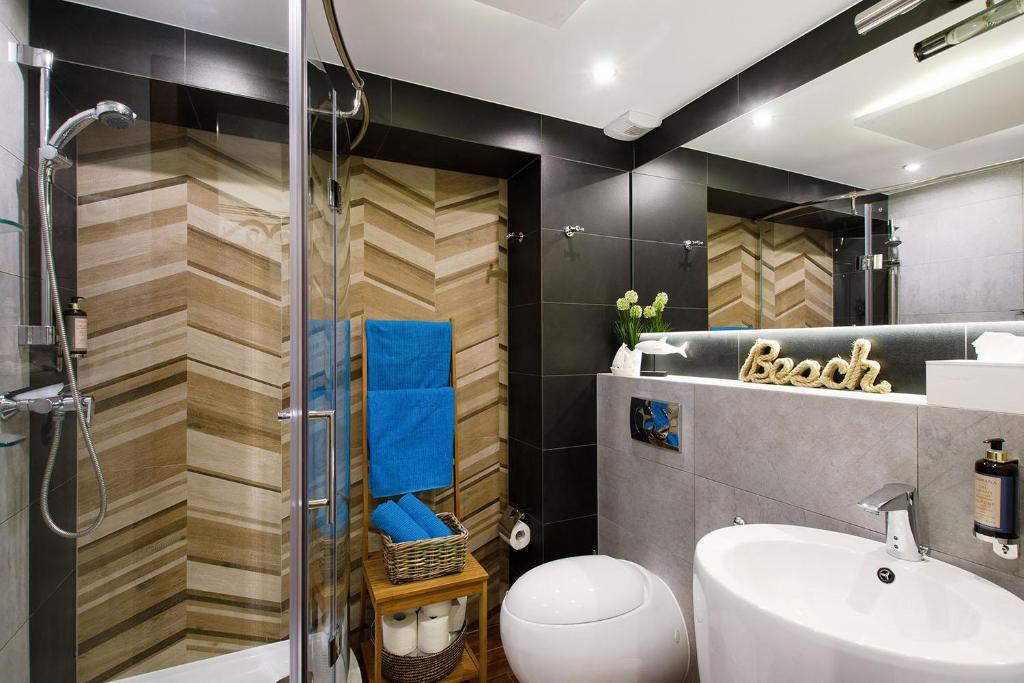 Kúpeľňa v ubytovaní STRANDIDYLLE Apartment mit Meerblick und Kamin