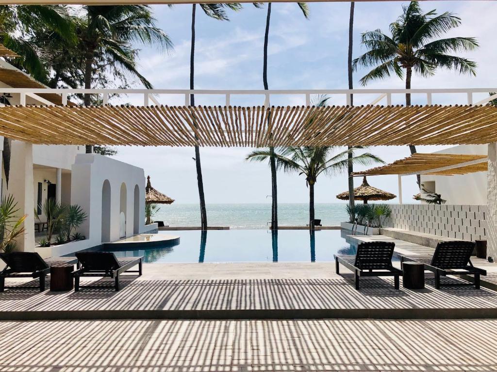 Hồ bơi trong/gần Meraki Oasis Hotel