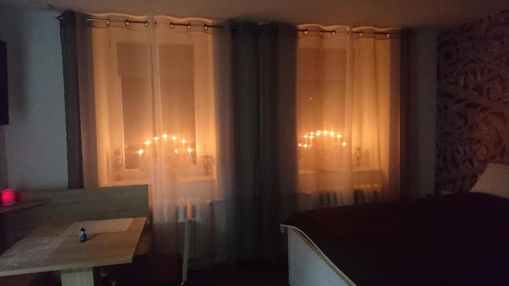 Postel nebo postele na pokoji v ubytování kleine Fewo Peter in Bärenstein