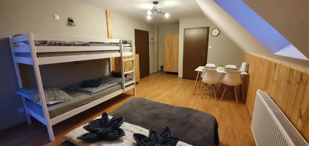 Pokoje Przy Polanie - Quadruple Room With Private Bathroom
