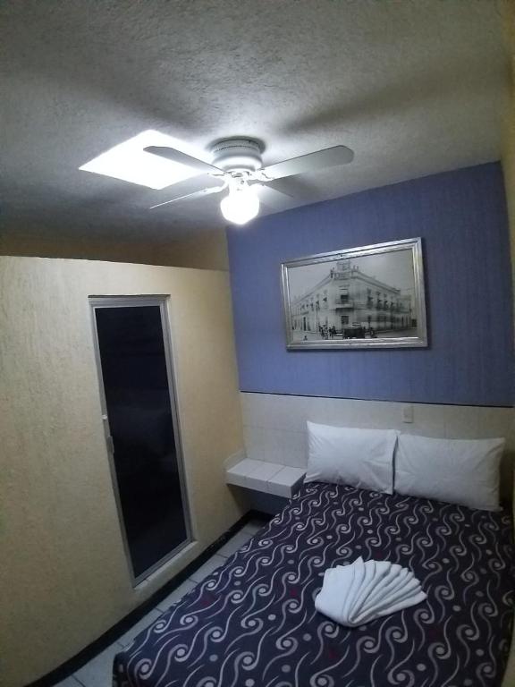 Postel nebo postele na pokoji v ubytování Hotel Aguila