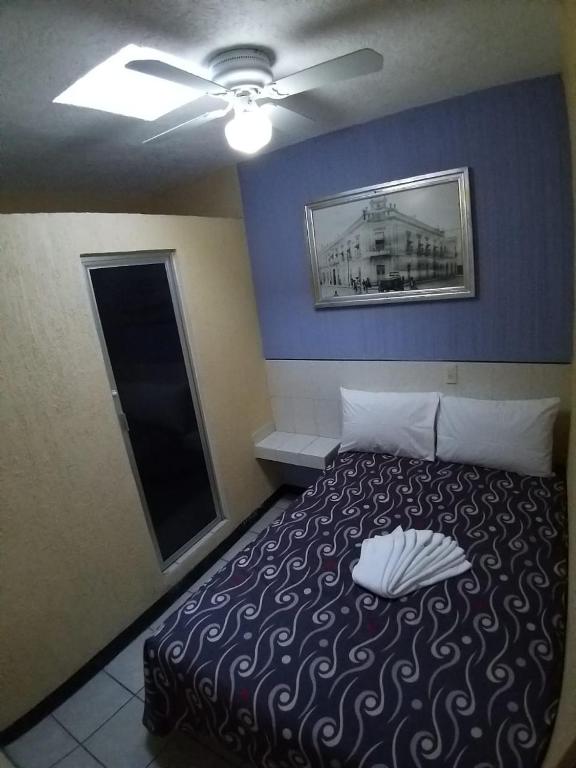 Postel nebo postele na pokoji v ubytování Hotel Aguila
