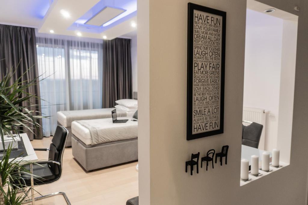 Łóżko lub łóżka w pokoju w obiekcie Alpha apartment