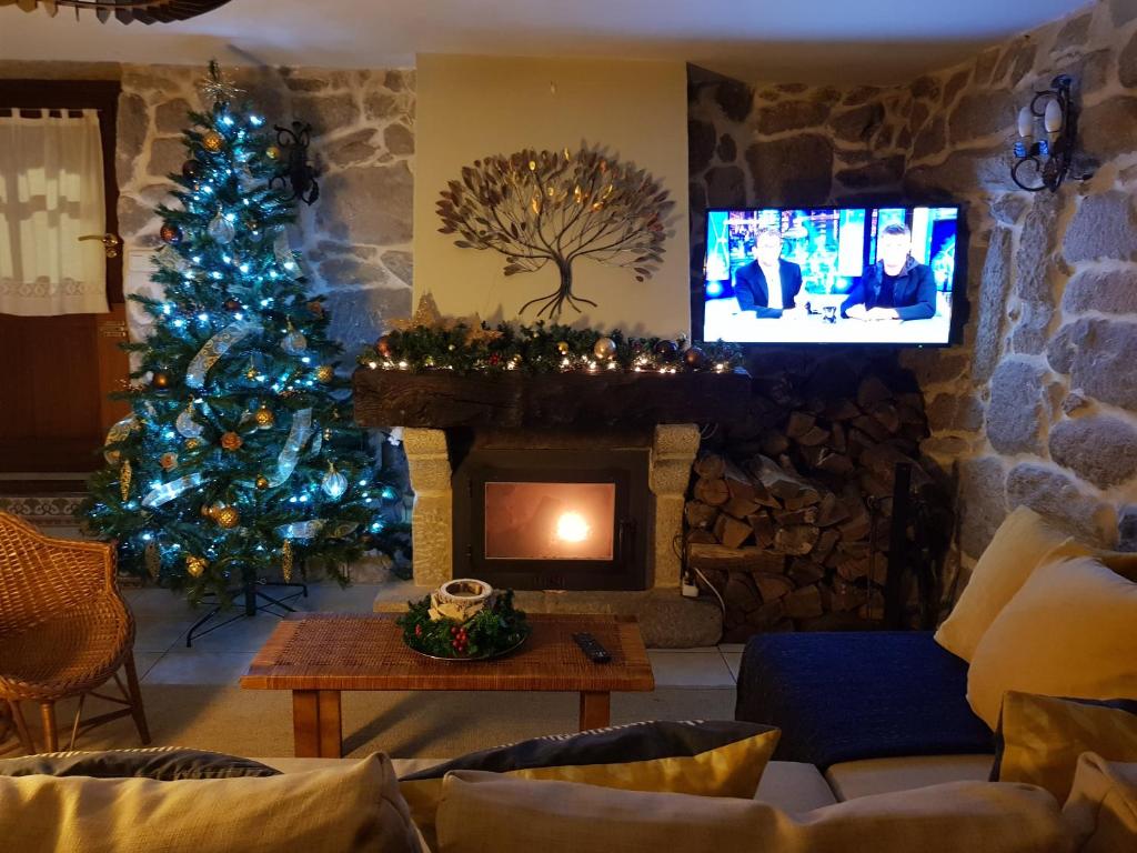 TV a/nebo společenská místnost v ubytování Casa Rualeira
