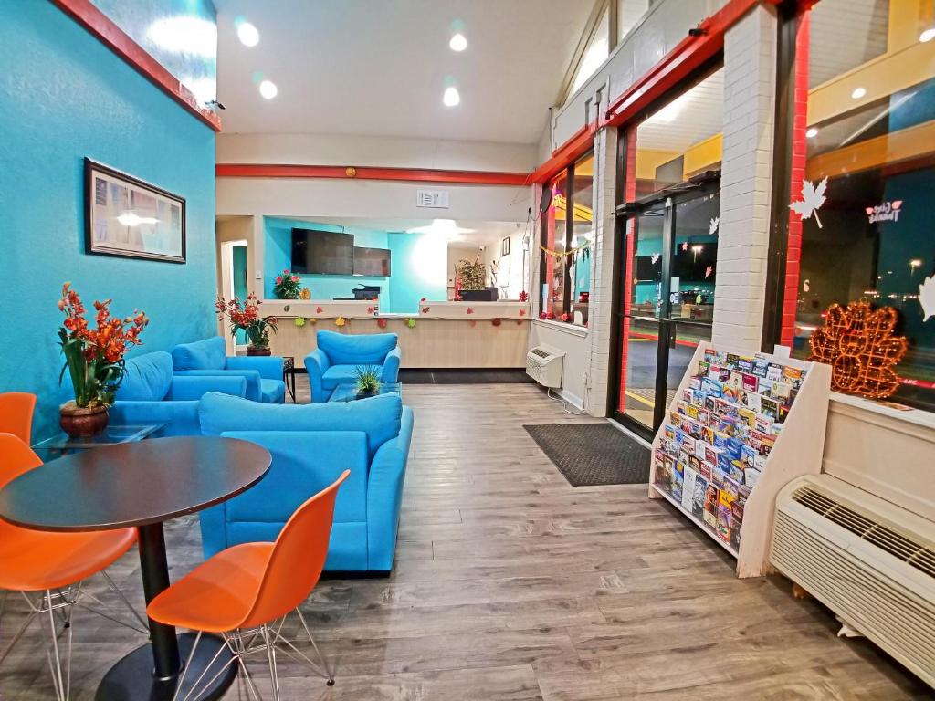 Posezení v ubytování Howard Johnson by Wyndham Houston Hobby Airport
