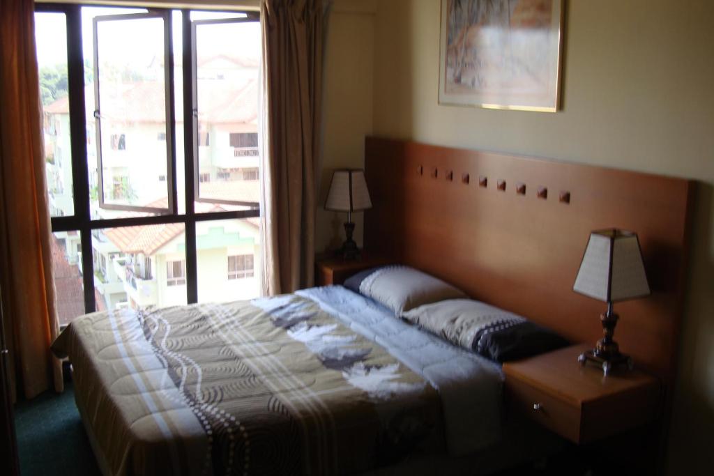 En eller flere senger på et rom på Dorcas Service Apartment - Marina Court