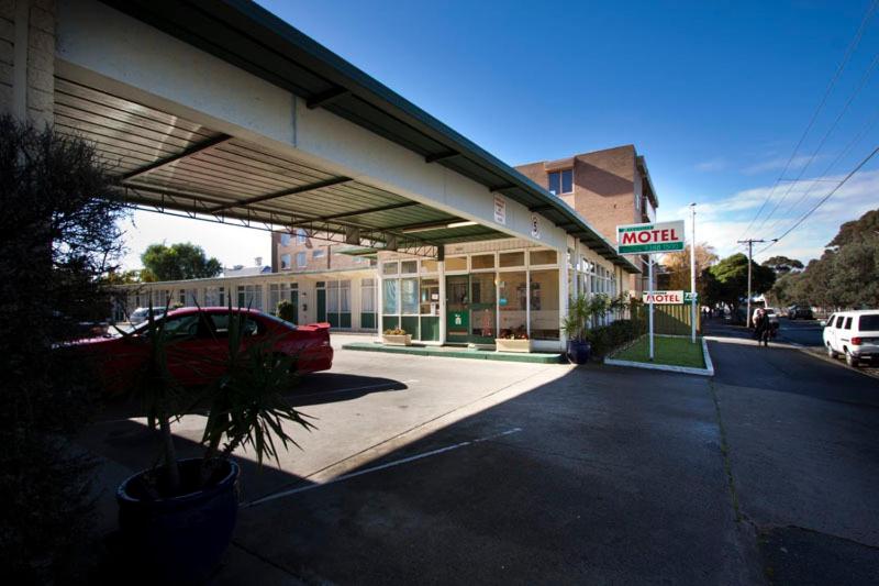 a mobil gas station with a car parked in front of it at Parkville Motel in Melbourne