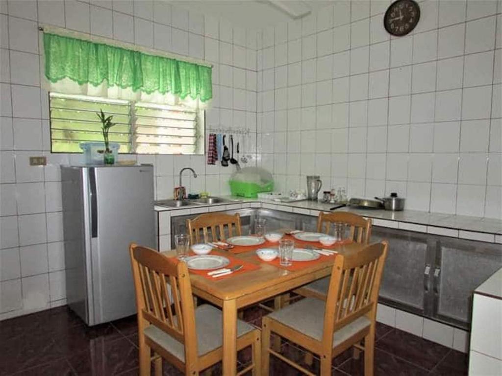 Felipa Beach and Guesthouse - Gumamela - Maison D'une Chambre