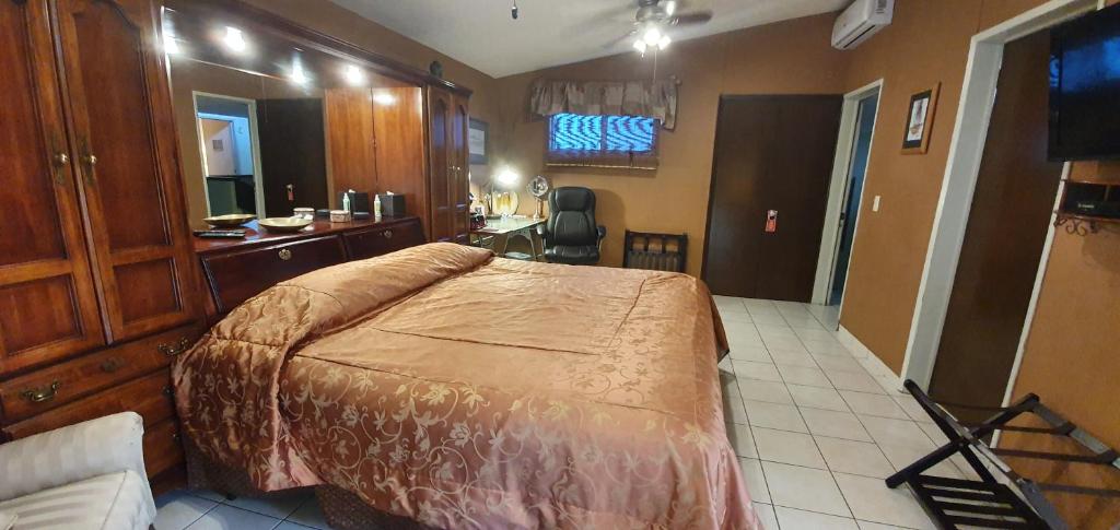 a bedroom with a large bed in a room at Dickinson Guest House, Guadalajara Expo in Guadalajara