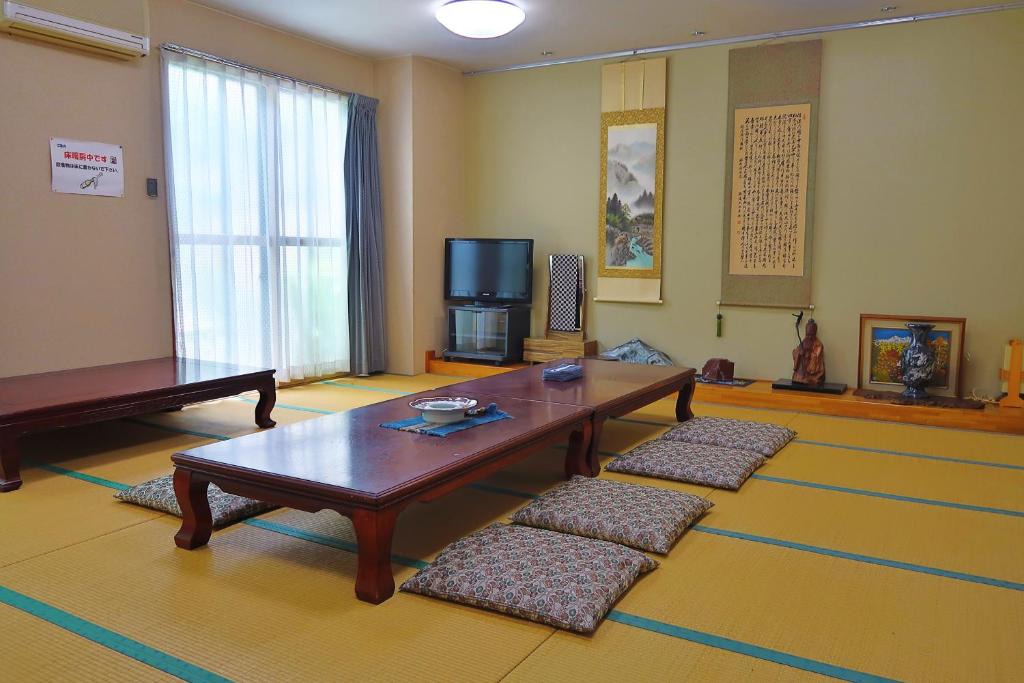 TV a/nebo společenská místnost v ubytování 旅館FURUYA