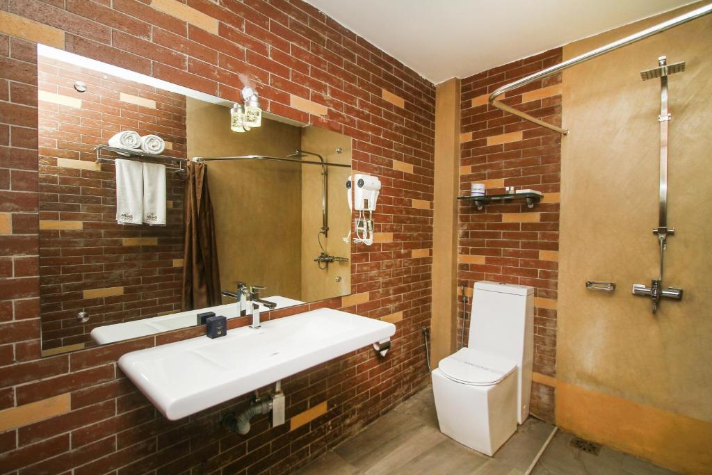Koupelna v ubytování Sasha Transit Hotel
