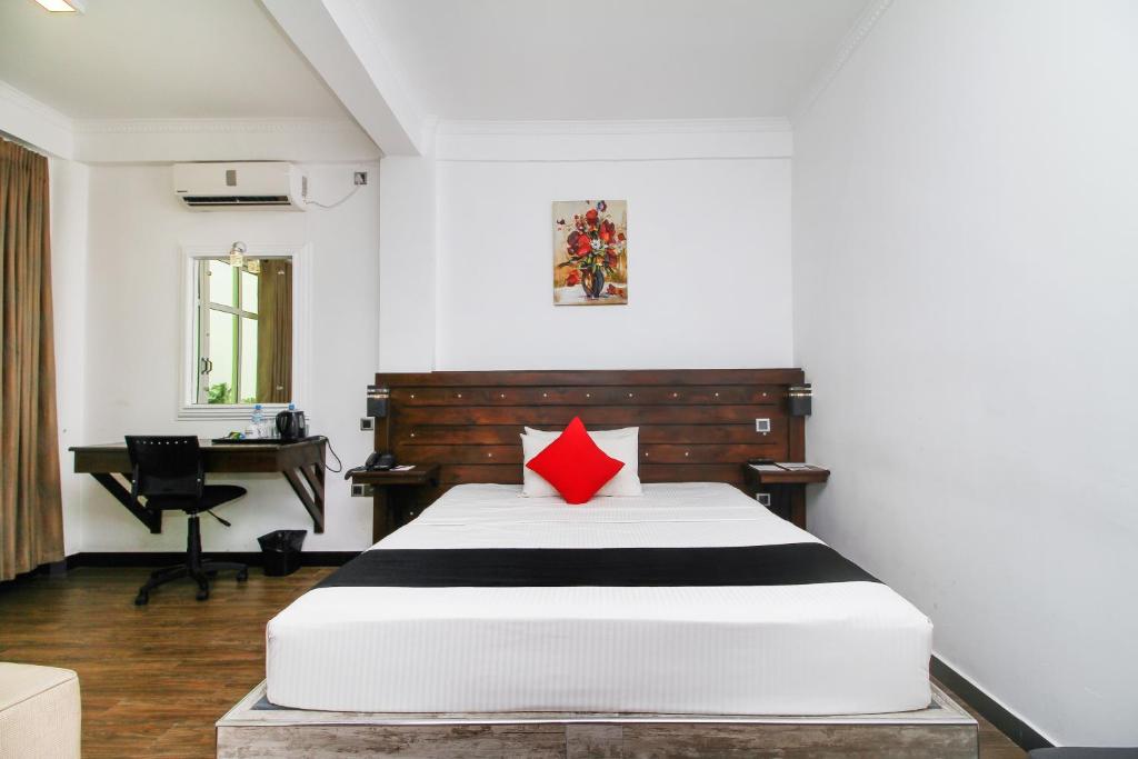 Postel nebo postele na pokoji v ubytování Sasha Transit Hotel