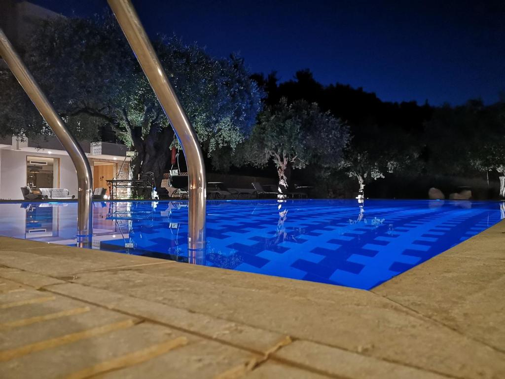 Bazén v ubytování Ipsario Garden Hotel nebo v jeho okolí