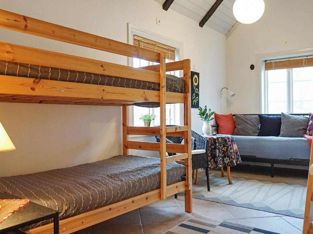 Postel nebo postele na pokoji v ubytování 10 person holiday home in FÄRJESTADEN
