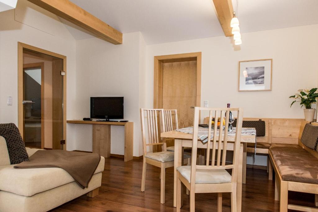 TV a/nebo společenská místnost v ubytování Ferienhaus Elisabeth
